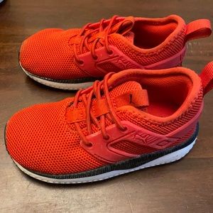 size 8 soft foam red puma